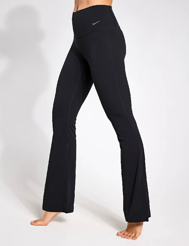 Effortlessly chic outfits for the modern woman   Zenvy High Waisted Flared Leggings - Black